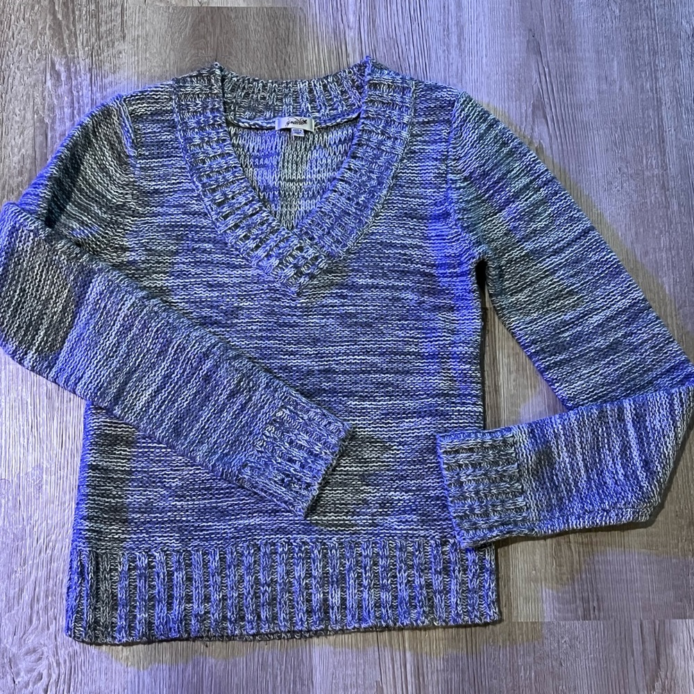 Grane V Neck Grey Sweater Size M